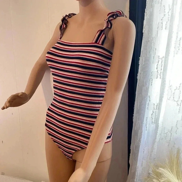 Reformation stripped bodysuits with ruffles strap - Picture 12 of 13